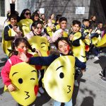 Desfile de alumnos del colegio Menéndez Pelayo