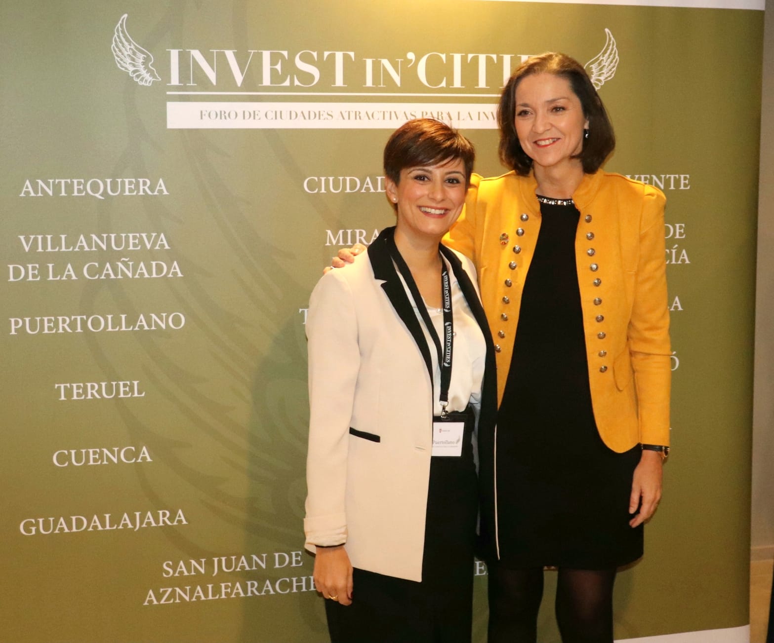 Isabel Rodríguez con la ministra Reyes Maroto en el Foro Ínvest In Cities´