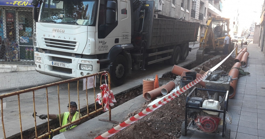 Más inversiones en la renovación de la red de saneamiento de calle Castelar